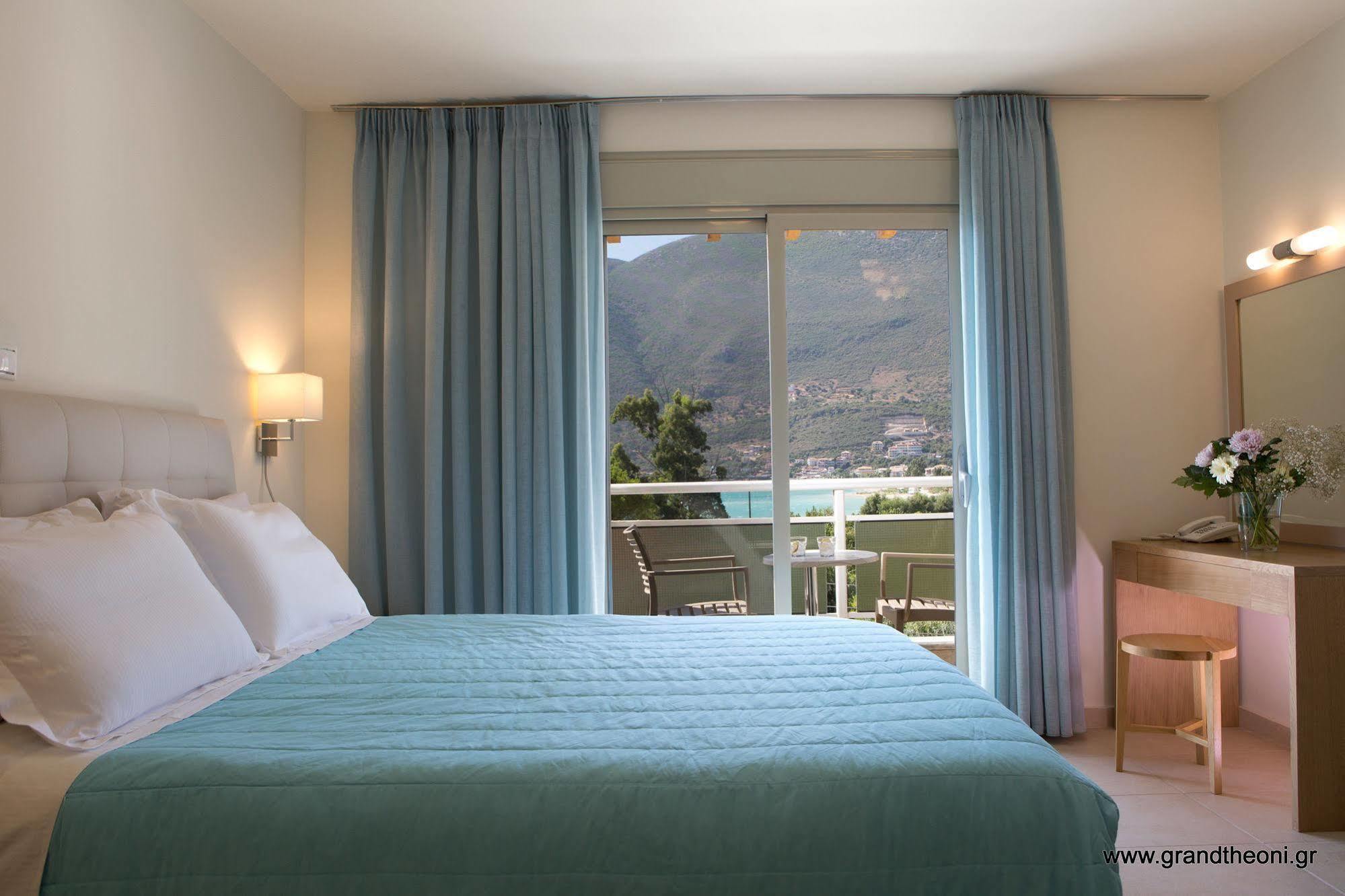 Grand TheoNi Boutique Hotel&Spa Vasiliki Extérieur photo